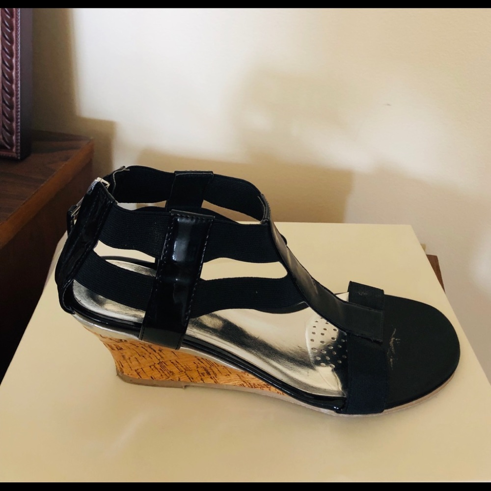 Sleek sandals  !
